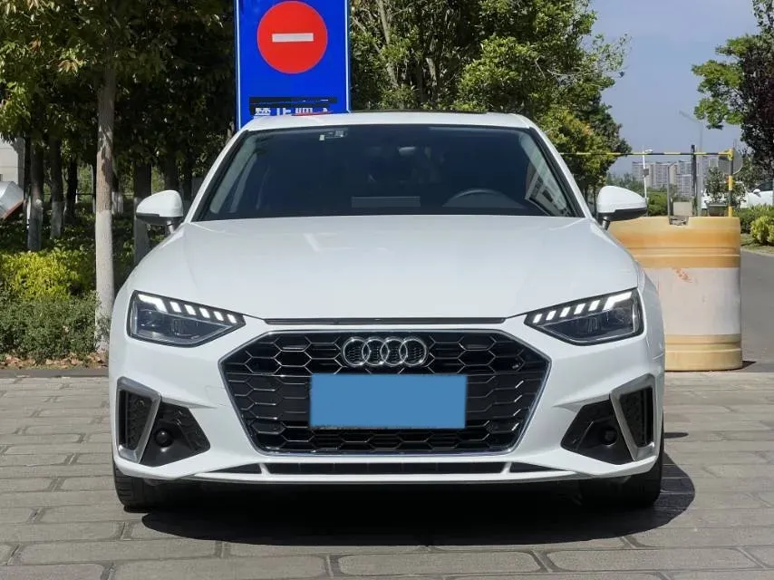 2022 Audi A4L 2.0T 190HP L4 7DCT,autocango,china used car exporter,china ev exporter,chinese used car exporter,chinese used ev exporter