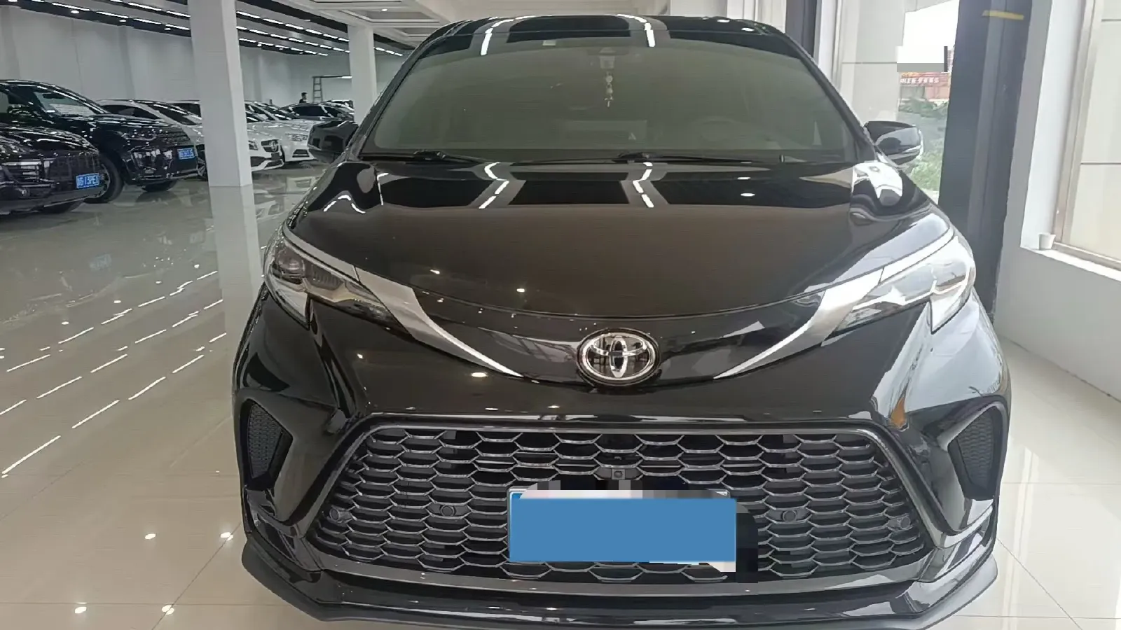 2024 Toyota Granvia 2.5L 189HP L4 E-CVT Hybrid,autocango,china used car exporter,china ev exporter,chinese used car exporter,chinese used ev exporter