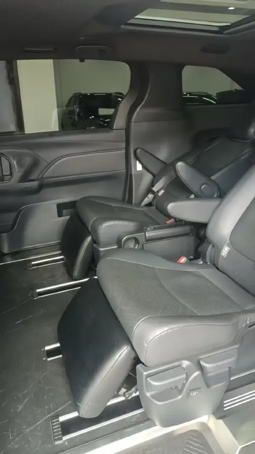 2024 Toyota Granvia 2.5L 189HP L4 E-CVT Hybrid,autocango,china used car exporter,china ev exporter,chinese used car exporter,chinese used ev exporter