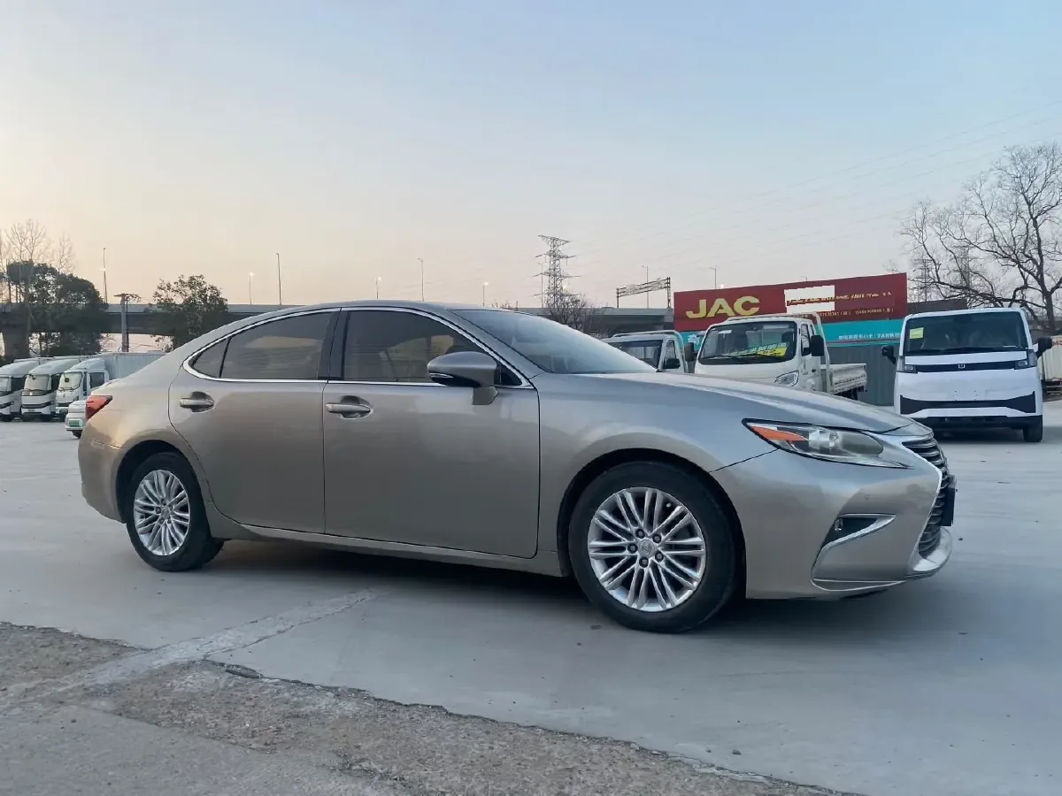 2015 Lexus ES 2.0L 167HP L4 6AT,autocango,china used car exporter,china ev exporter,chinese used car exporter,chinese used ev exporter