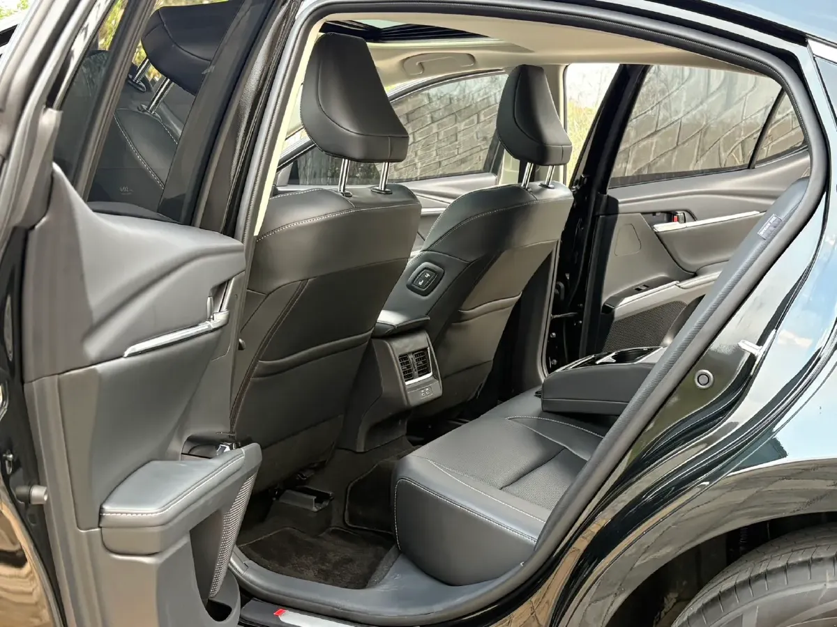 2026 Toyota Camry 2.0L 173HP L4 CVT,autocango,china used car exporter,china ev exporter,chinese used car exporter,chinese used ev exporter