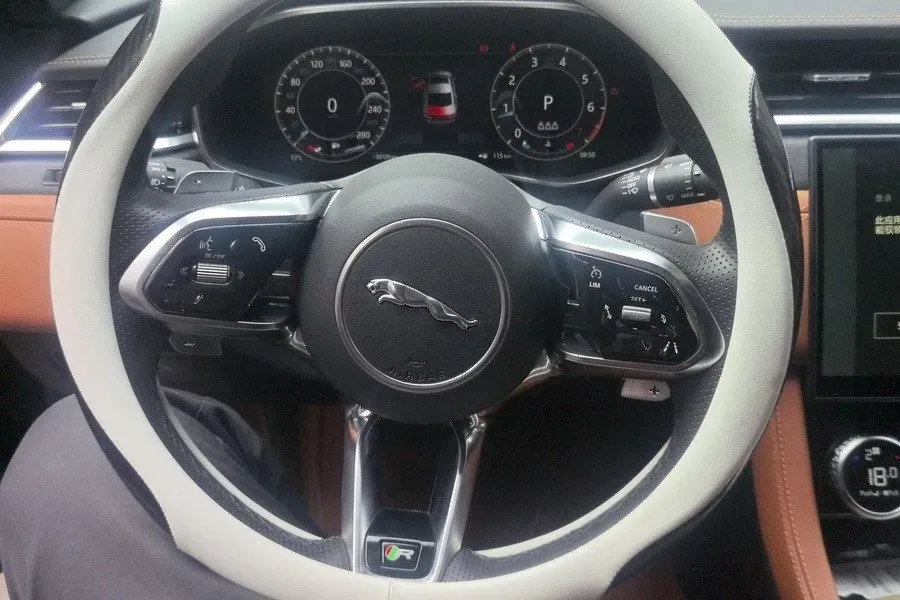 2023 Jaguar XFL 2.0T 250HP L4 8AT,autocango,china used car exporter,china ev exporter,chinese used car exporter,chinese used ev exporter