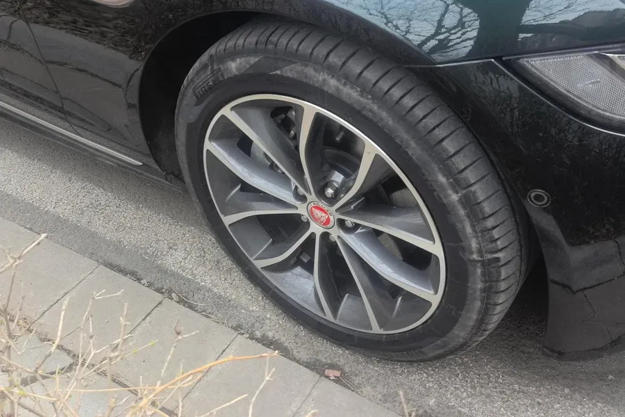 2023 Jaguar XFL 2.0T 250HP L4 8AT,autocango,china used car exporter,china ev exporter,chinese used car exporter,chinese used ev exporter