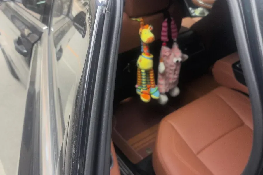 2023 Jaguar XFL 2.0T 250HP L4 8AT,autocango,china used car exporter,china ev exporter,chinese used car exporter,chinese used ev exporter