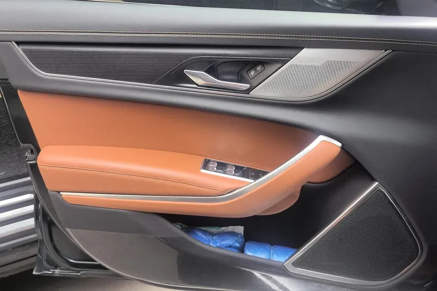 2023 Jaguar XFL 2.0T 250HP L4 8AT,autocango,china used car exporter,china ev exporter,chinese used car exporter,chinese used ev exporter