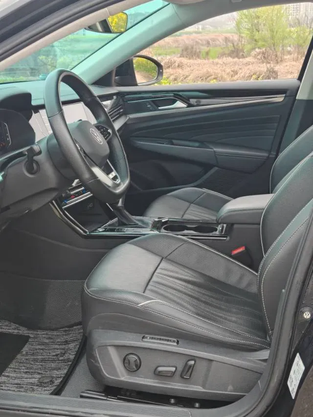 2021 Volkswagen Passat 2.0T 186HP L4 7DCT,autocango,china used car exporter,china ev exporter,chinese used car exporter,chinese used ev exporter