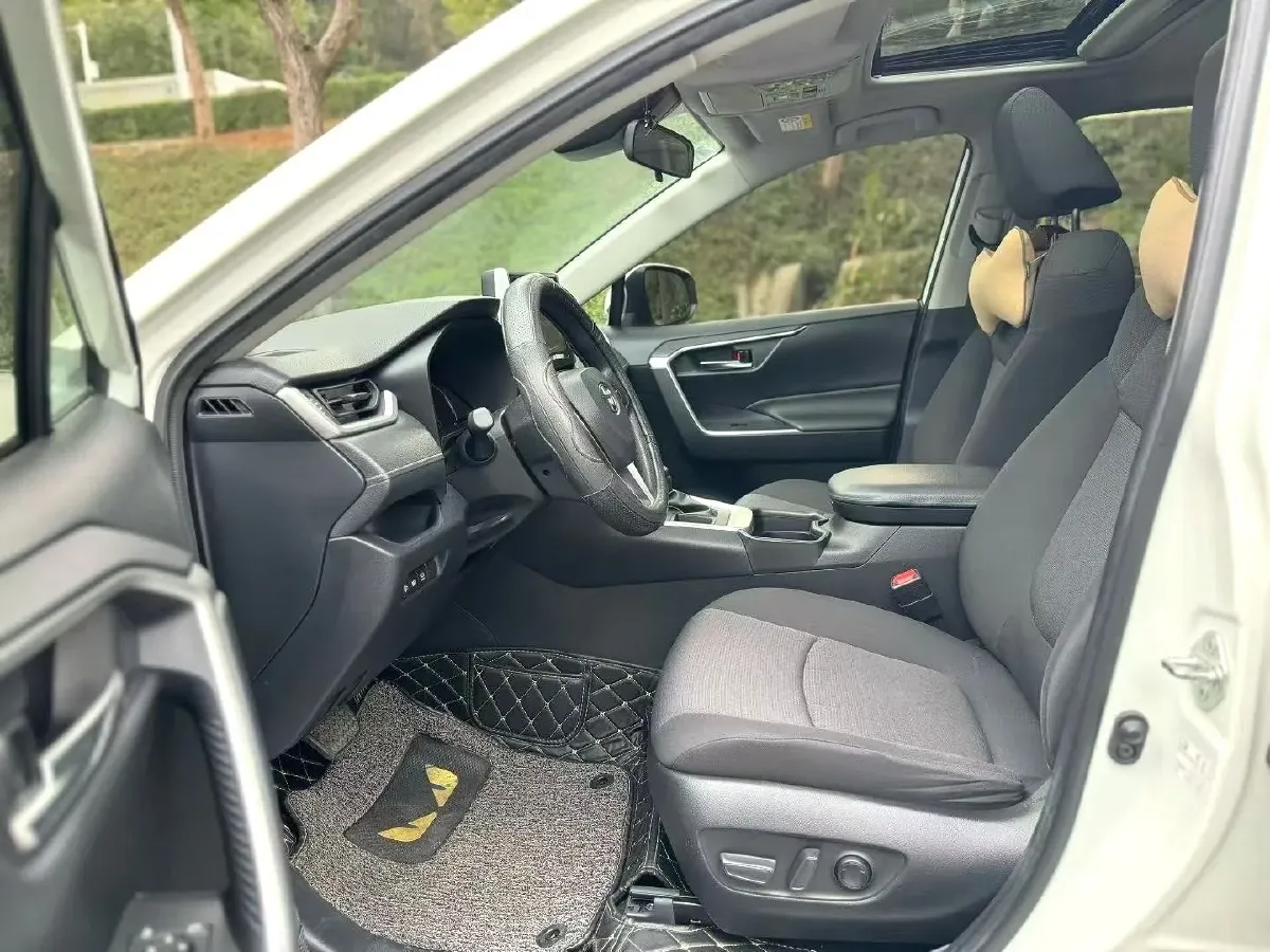 2020 Toyota RAV4 2.0L 171HP L4 CVT,autocango,china used car exporter,china ev exporter,chinese used car exporter,chinese used ev exporter