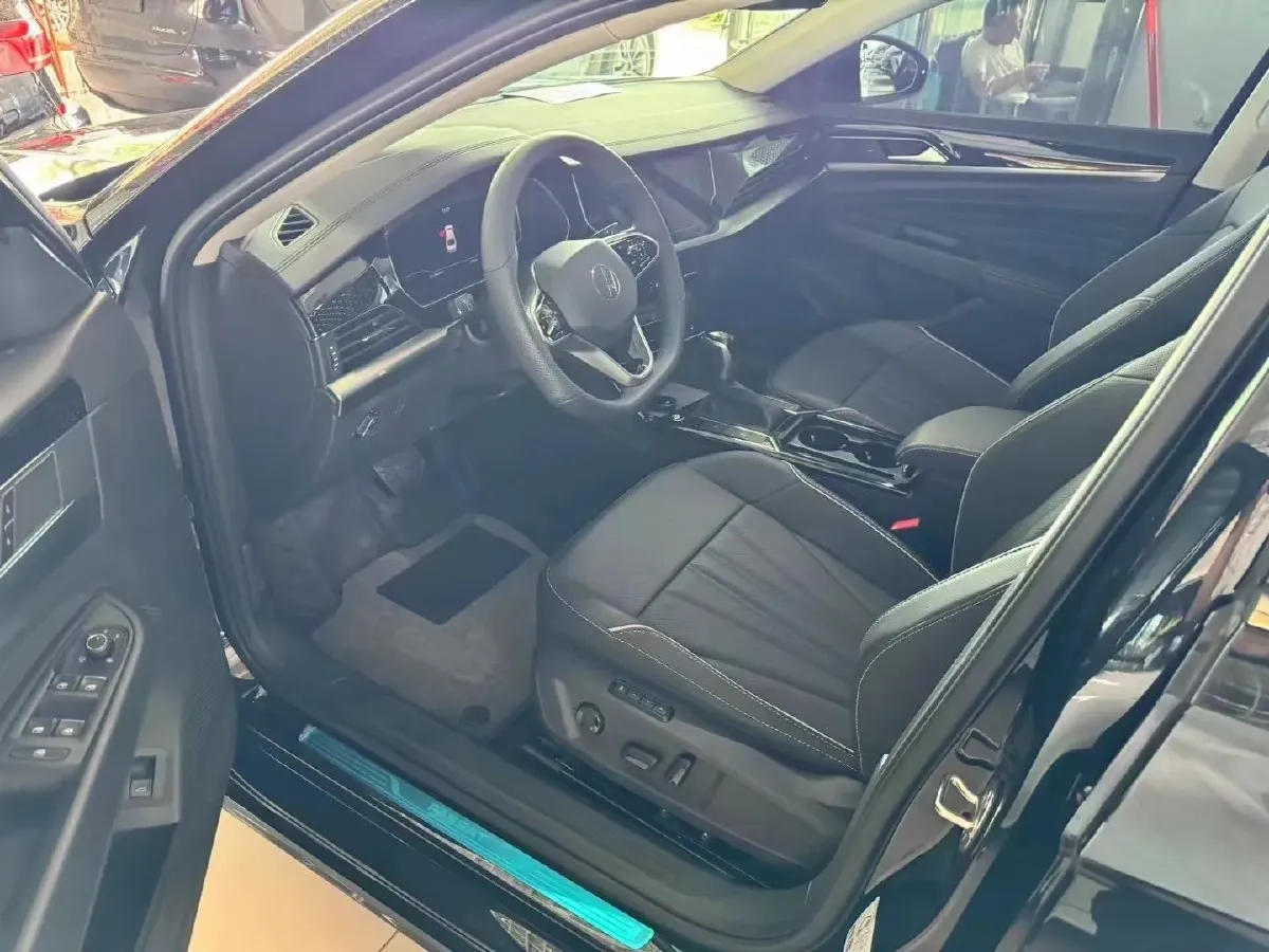 2024 Volkswagen Passat 2.0T 186HP L4 7DCT,autocango,china used car exporter,china ev exporter,chinese used car exporter,chinese used ev exporter