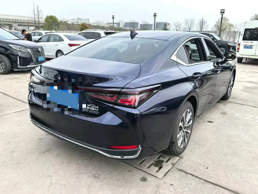 2025 Lexus ES 2.0L 173HP L4 CVT,autocango,china used car exporter,china ev exporter,chinese used car exporter,chinese used ev exporter