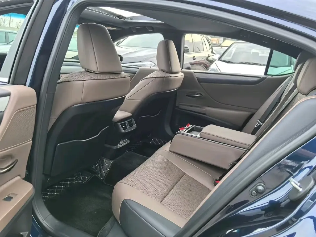 2025 Lexus ES 2.0L 173HP L4 CVT,autocango,china used car exporter,china ev exporter,chinese used car exporter,chinese used ev exporter