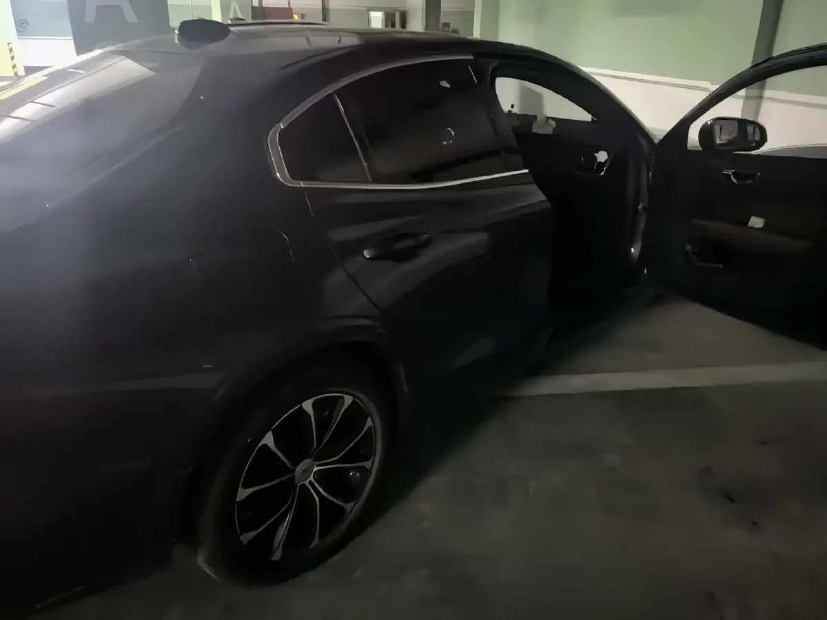 2022 Volvo S60 2.0T 197HP L4 8AT,autocango,china used car exporter,china ev exporter,chinese used car exporter,chinese used ev exporter