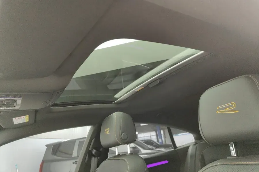 2023 Volkswagen CC 2.0T 220HP L4 7DCT,autocango,china used car exporter,china ev exporter,chinese used car exporter,chinese used ev exporter