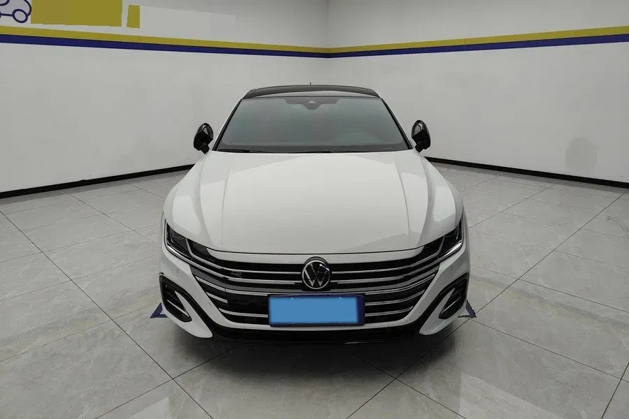 2023 Volkswagen CC 2.0T 220HP L4 7DCT,autocango,china used car exporter,china ev exporter,chinese used car exporter,chinese used ev exporter