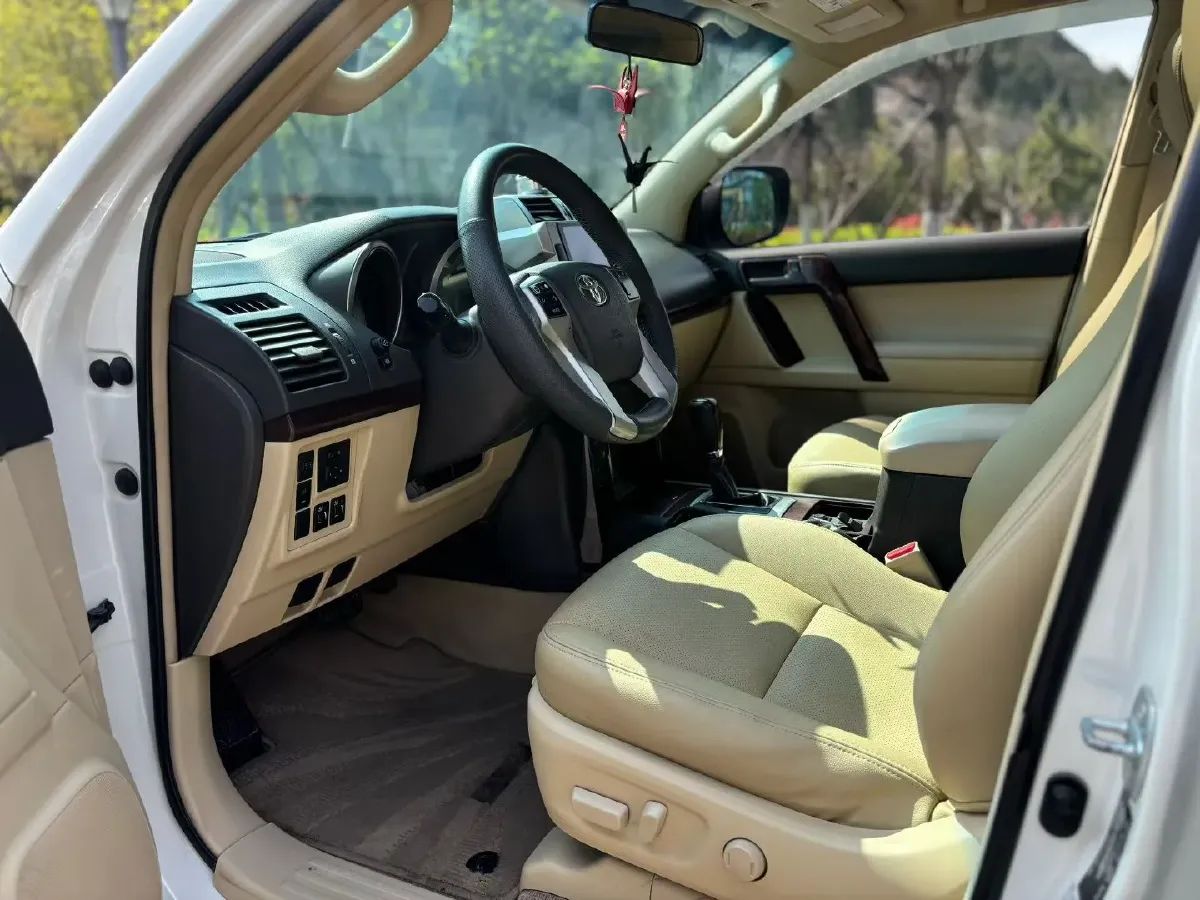 2017 Porsche Macan 2.0T 252HP L4 7DCT,autocango,china used car exporter,china ev exporter,chinese used car exporter,chinese used ev exporter