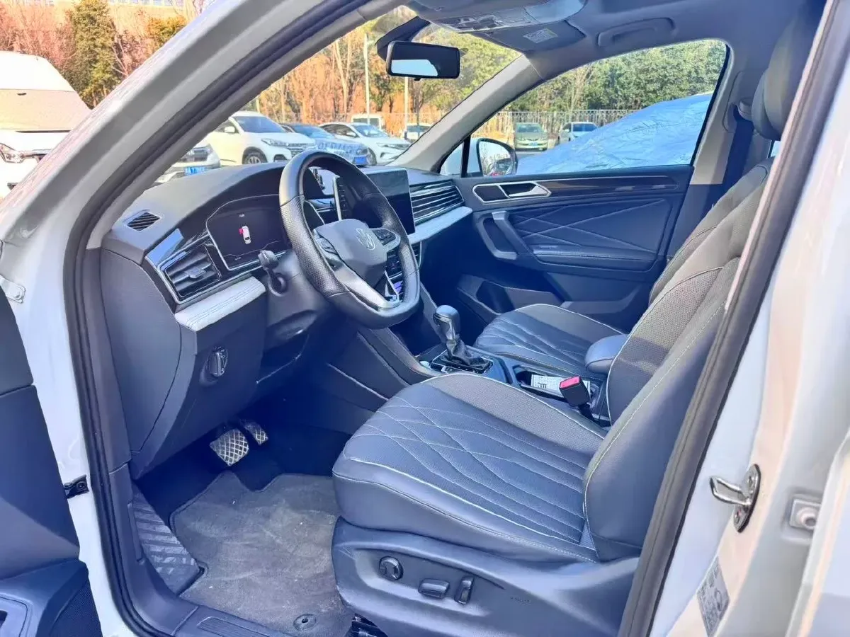 2023 Volkswagen Tiguan L 1.5T 160HP L4 7DCT,autocango,china used car exporter,china ev exporter,chinese used car exporter,chinese used ev exporter