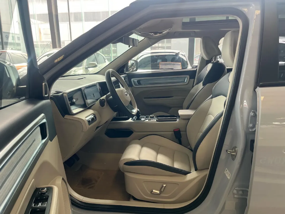 2023 Geely ICON 1.5T 181HP L4 7DCT,autocango,china used car exporter,china ev exporter,chinese used car exporter,chinese used ev exporter