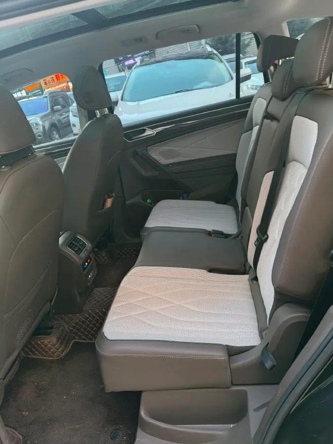 2023 Volkswagen Tiguan L 2.0T 220HP L4 7DCT,autocango,china used car exporter,china ev exporter,chinese used car exporter,chinese used ev exporter