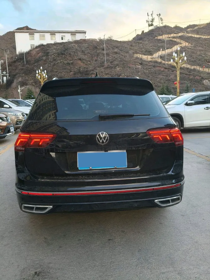 2023 Volkswagen Tiguan L 2.0T 220HP L4 7DCT,autocango,china used car exporter,china ev exporter,chinese used car exporter,chinese used ev exporter