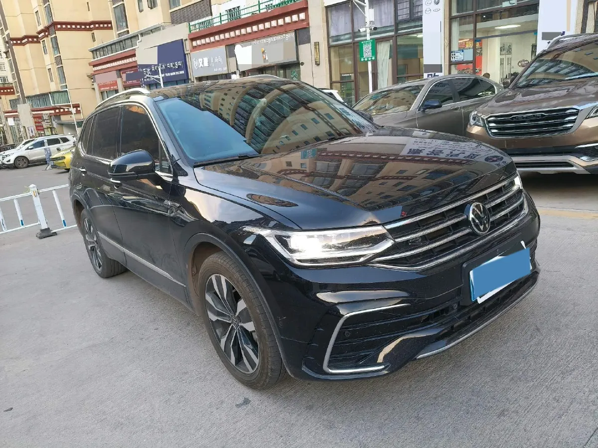 2023 Volkswagen Tiguan L 2.0T 220HP L4 7DCT,autocango,china used car exporter,china ev exporter,chinese used car exporter,chinese used ev exporter