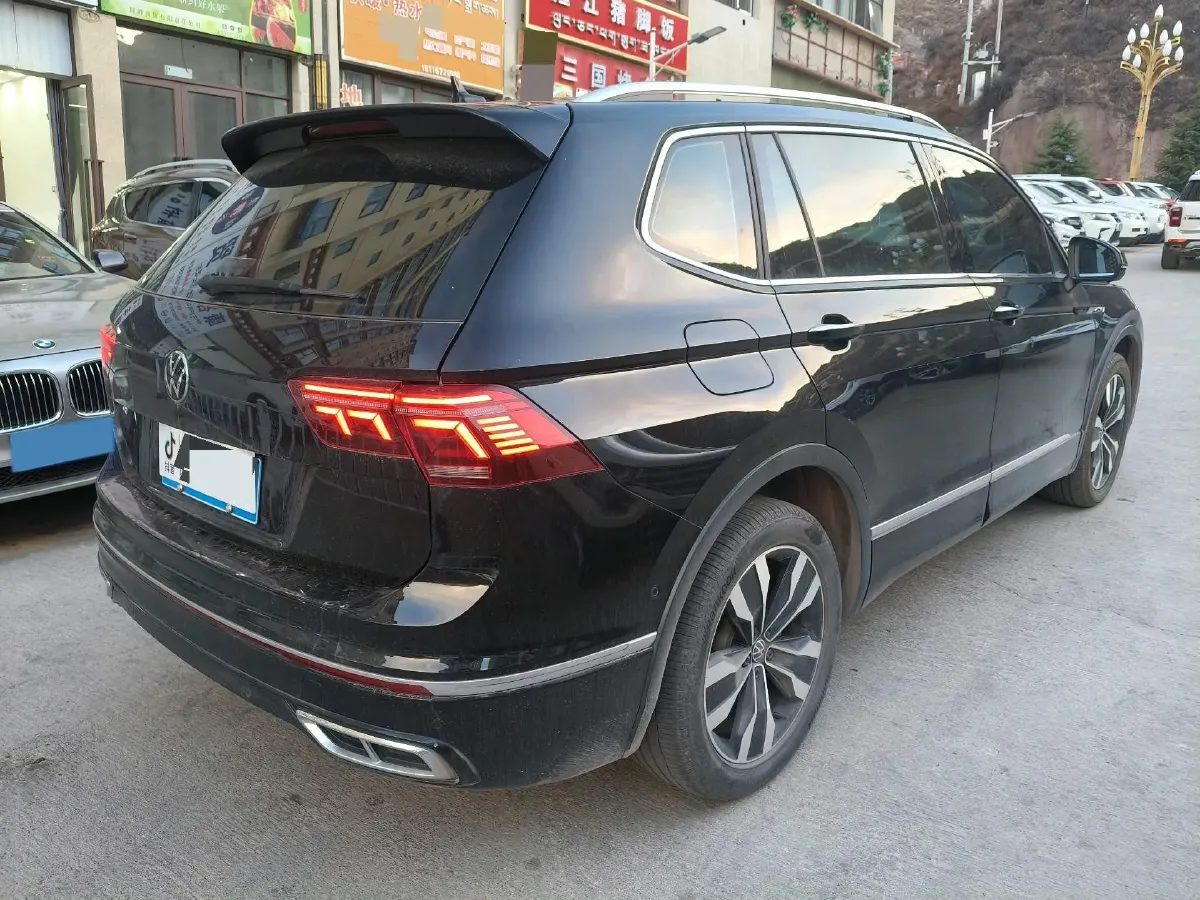 2023 Volkswagen Tiguan L 2.0T 220HP L4 7DCT,autocango,china used car exporter,china ev exporter,chinese used car exporter,chinese used ev exporter