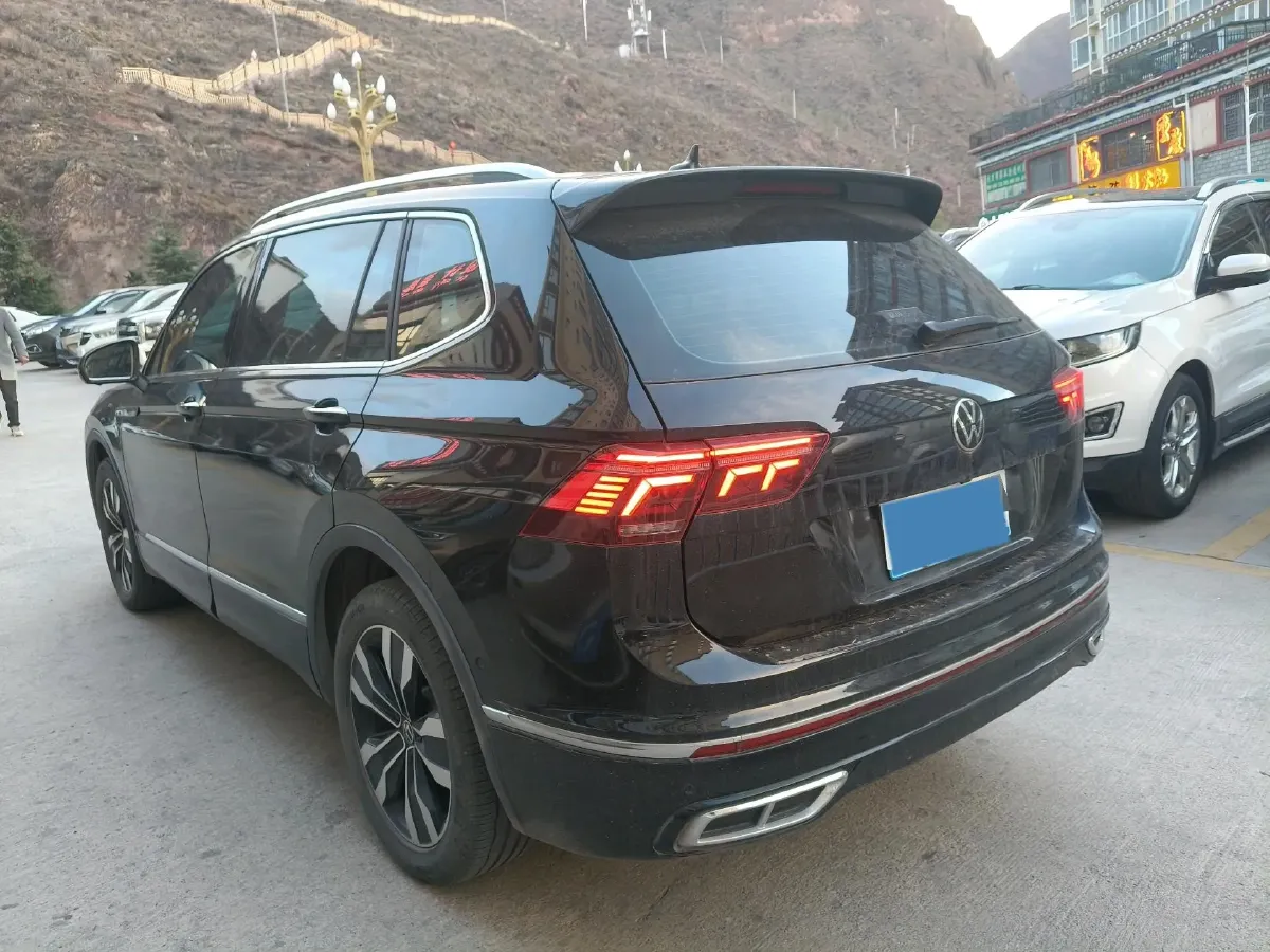 2023 Volkswagen Tiguan L 2.0T 220HP L4 7DCT,autocango,china used car exporter,china ev exporter,chinese used car exporter,chinese used ev exporter