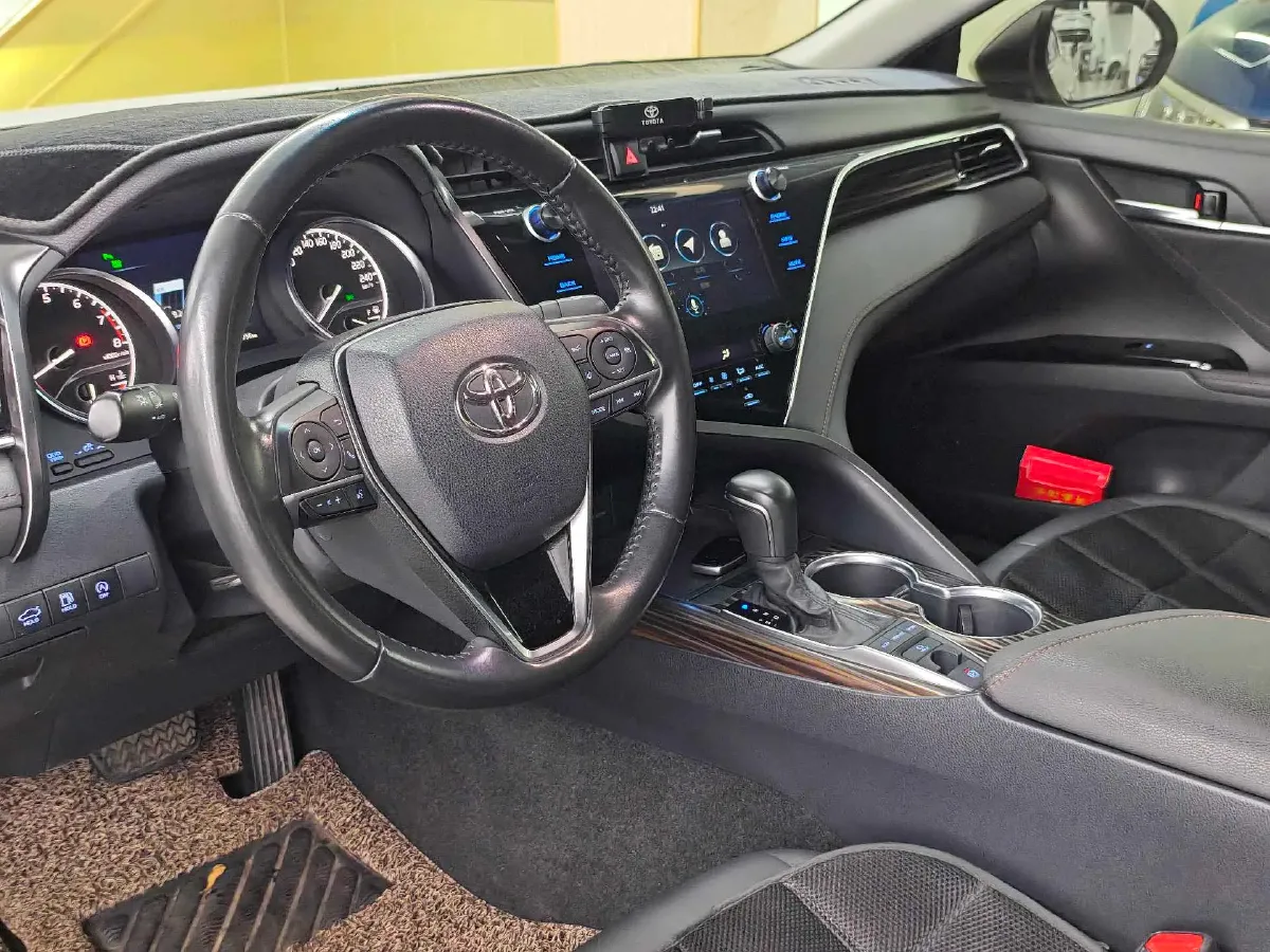 2019 Toyota Camry 2.5L 209HP L4 8AT,autocango,china used car exporter,china ev exporter,chinese used car exporter,chinese used ev exporter