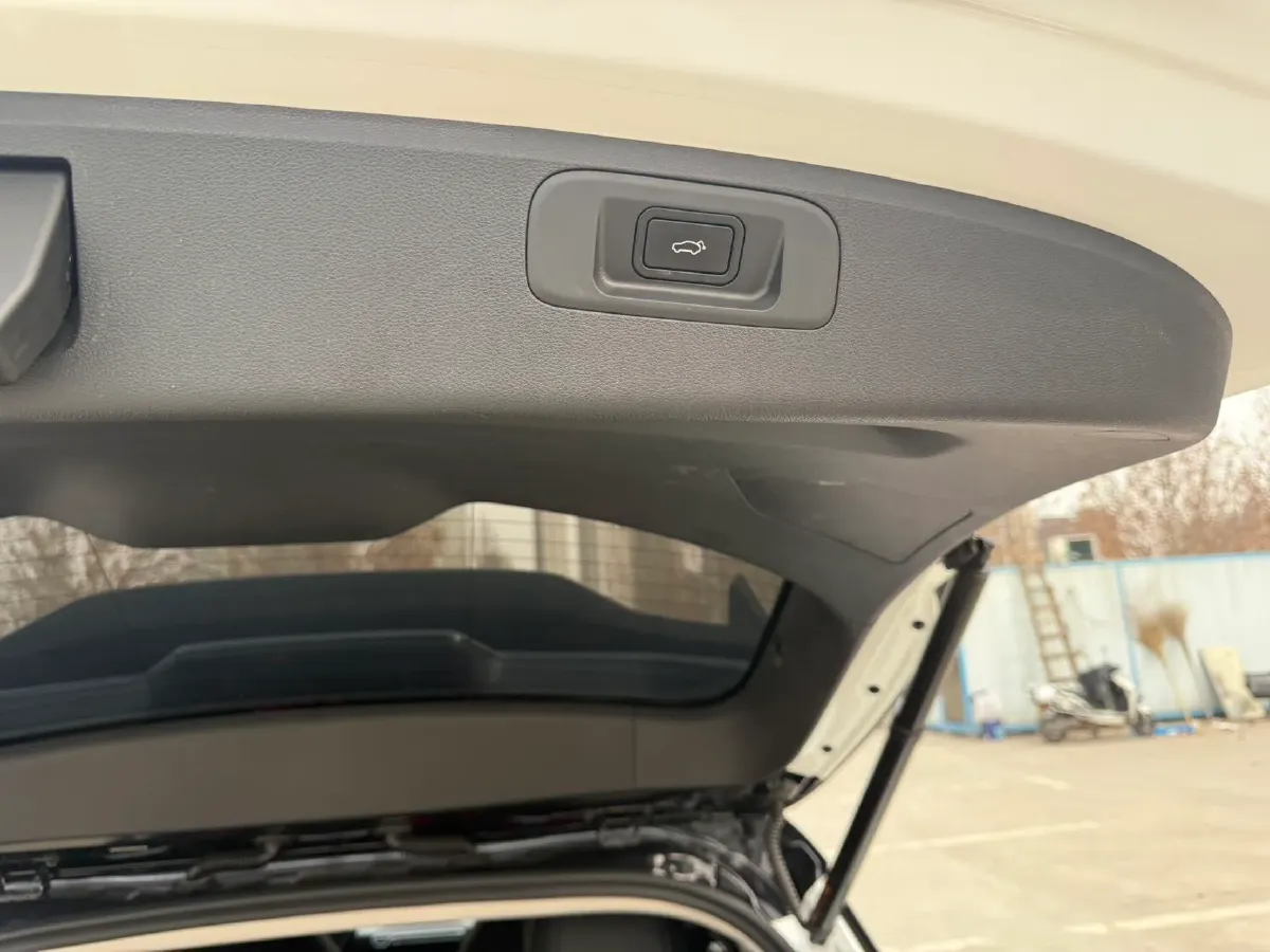 2022 Geely Coolray 1.5T 181HP L4 7DCT,autocango,china used car exporter,china ev exporter,chinese used car exporter,chinese used ev exporter