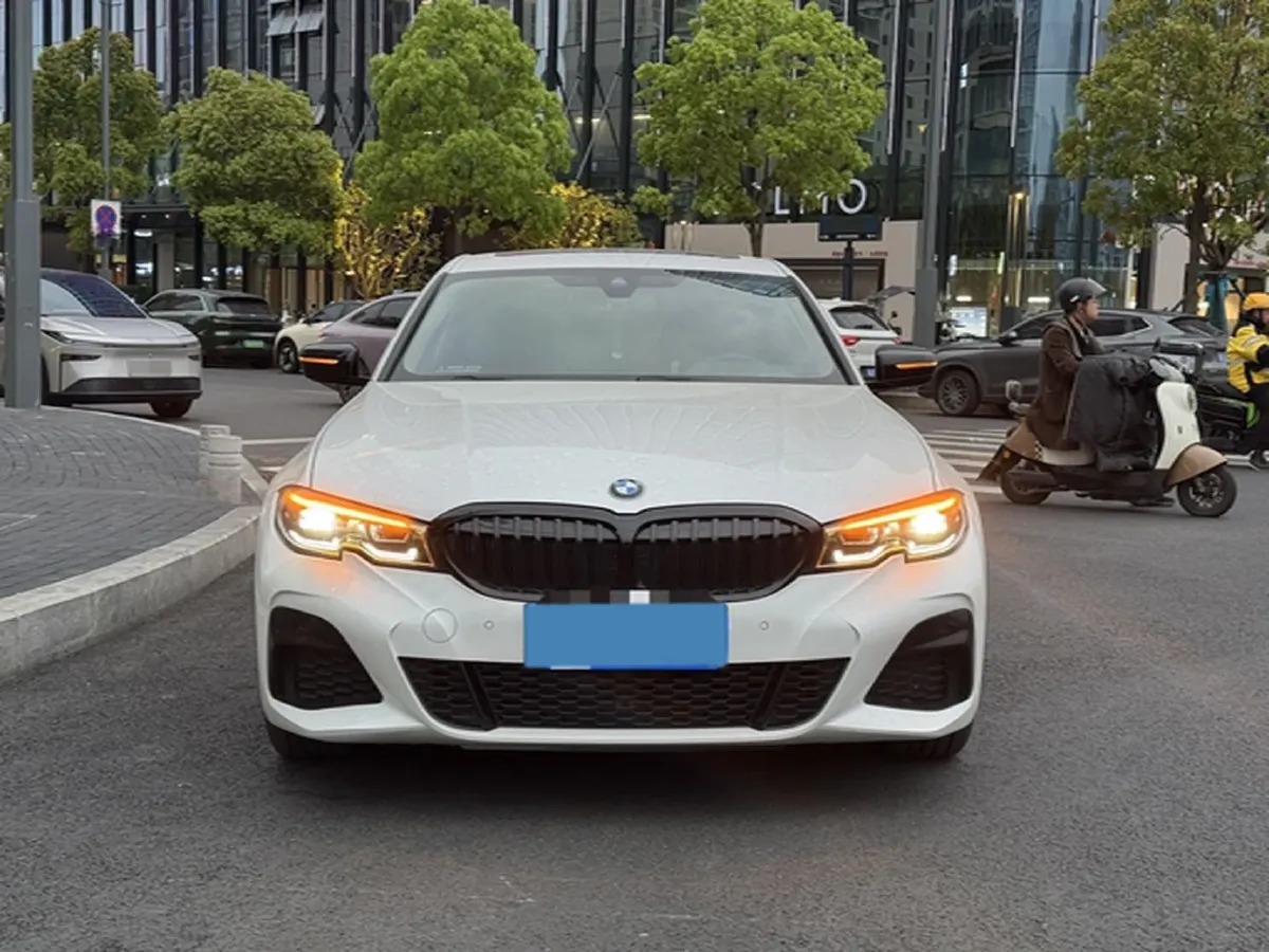 2022 BMW 3 Series 2.0T 184HP L4 8AT,autocango,china used car exporter,china ev exporter,chinese used car exporter,chinese used ev exporter