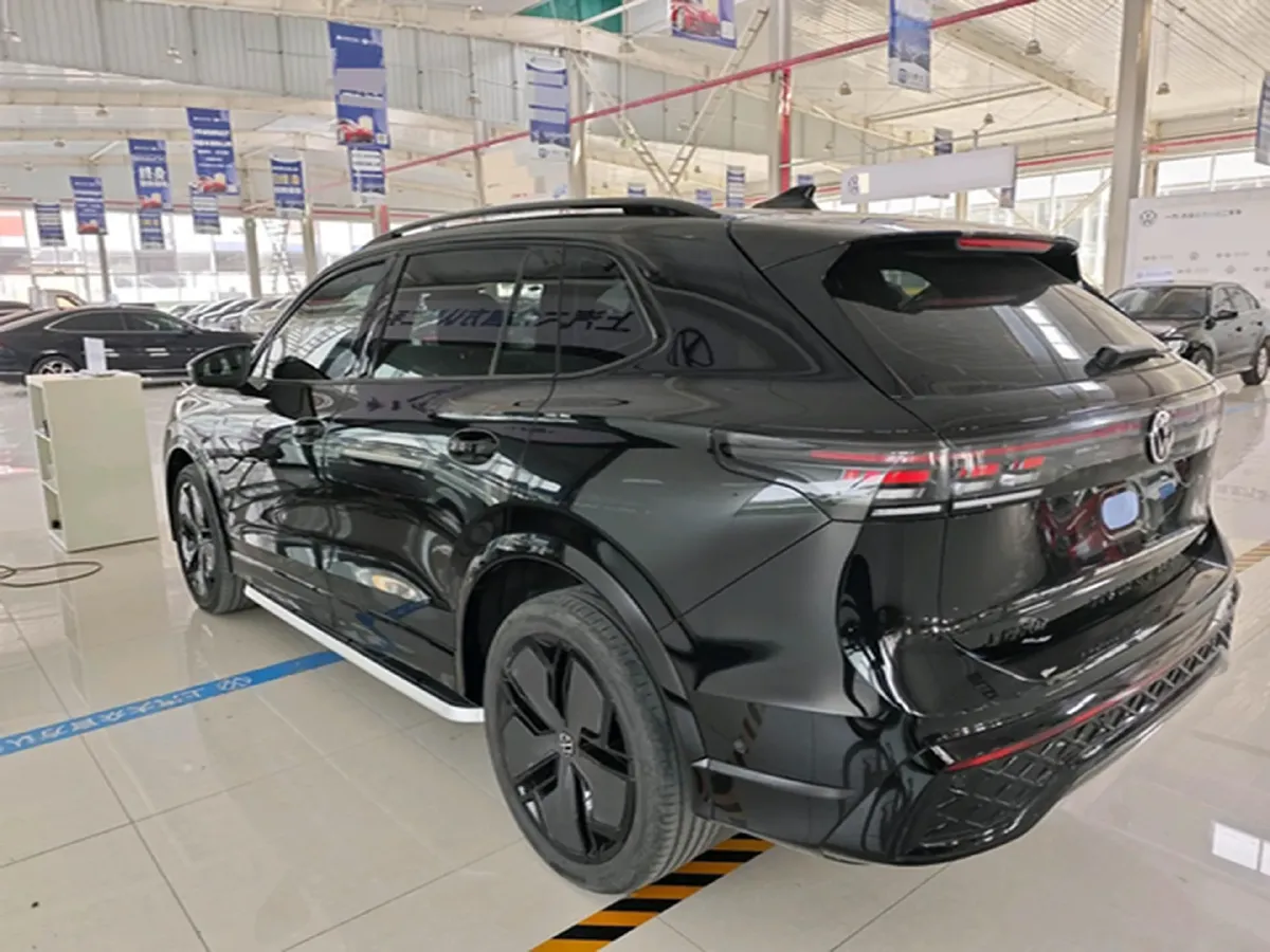 2024 Volkswagen Tiguan L 2.0T 220HP L4 7DCT,autocango,china used car exporter,china ev exporter,chinese used car exporter,chinese used ev exporter