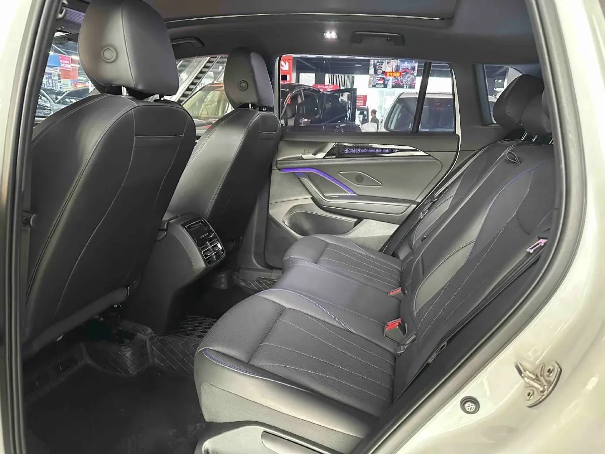 2024 Volkswagen Tiguan L 2.0T 186HP L4 7DCT,autocango,china used car exporter,china ev exporter,chinese used car exporter,chinese used ev exporter