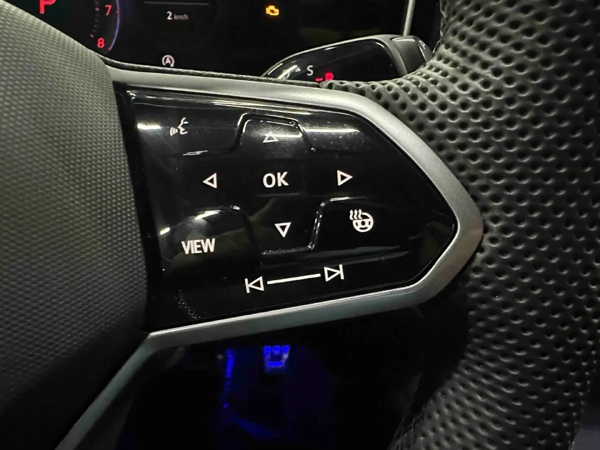 2024 Volkswagen Tiguan L 2.0T 186HP L4 7DCT,autocango,china used car exporter,china ev exporter,chinese used car exporter,chinese used ev exporter