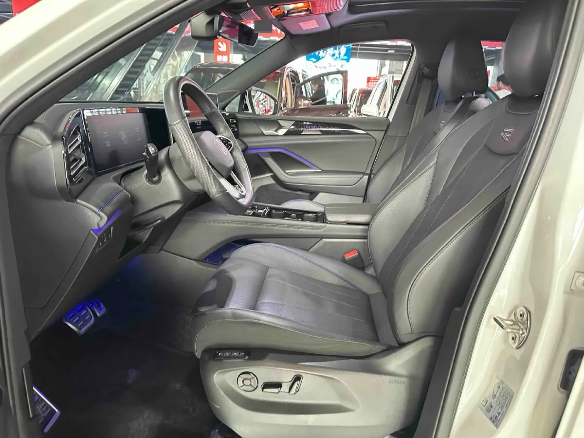 2024 Volkswagen Tiguan L 2.0T 186HP L4 7DCT,autocango,china used car exporter,china ev exporter,chinese used car exporter,chinese used ev exporter