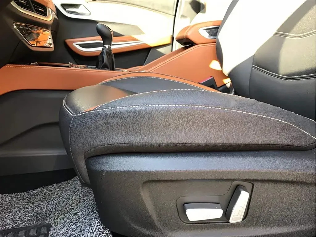 2017 Zotye T300 1.5L 112HP L4 5MT,autocango,china used car exporter,china ev exporter,chinese used car exporter,chinese used ev exporter