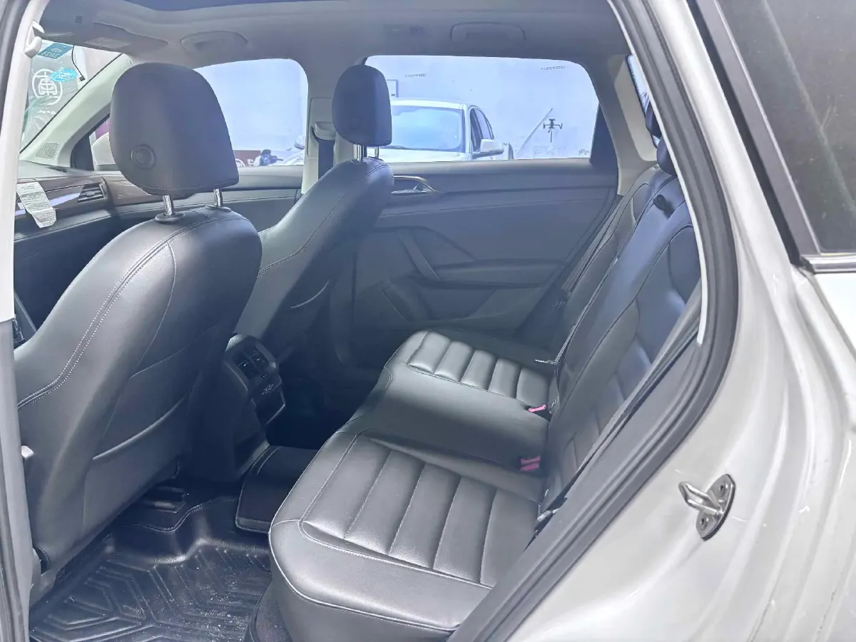 2019 MINI MINI 1.5T 102HP L3 7DCT,autocango,china used car exporter,china ev exporter,chinese used car exporter,chinese used ev exporter