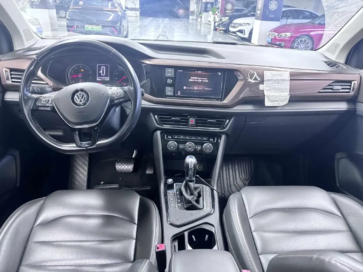 2019 MINI MINI 1.5T 102HP L3 7DCT,autocango,china used car exporter,china ev exporter,chinese used car exporter,chinese used ev exporter