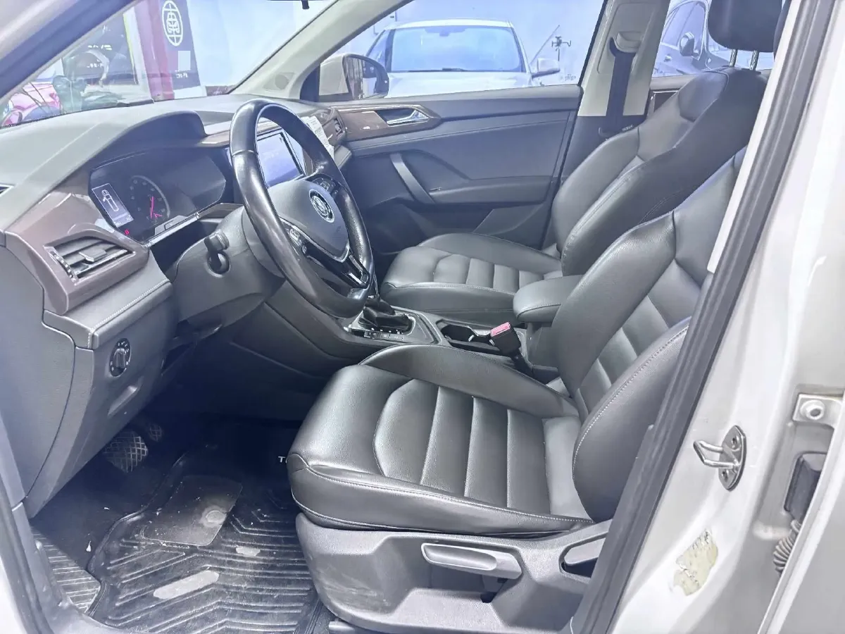 2019 MINI MINI 1.5T 102HP L3 7DCT,autocango,china used car exporter,china ev exporter,chinese used car exporter,chinese used ev exporter