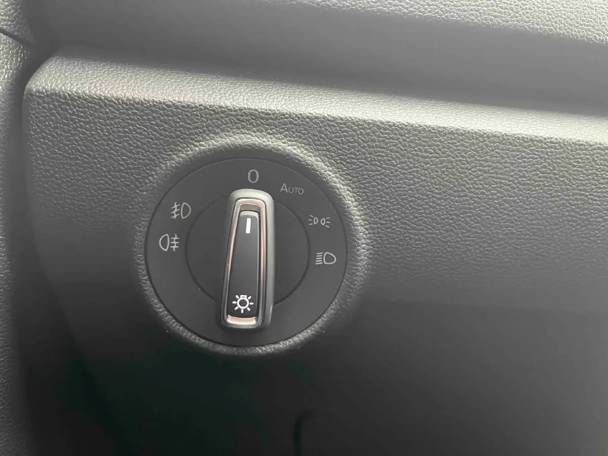 2021 Volkswagen T-Roc 1.4T 150HP L4 7DCT,autocango,china used car exporter,china ev exporter,chinese used car exporter,chinese used ev exporter