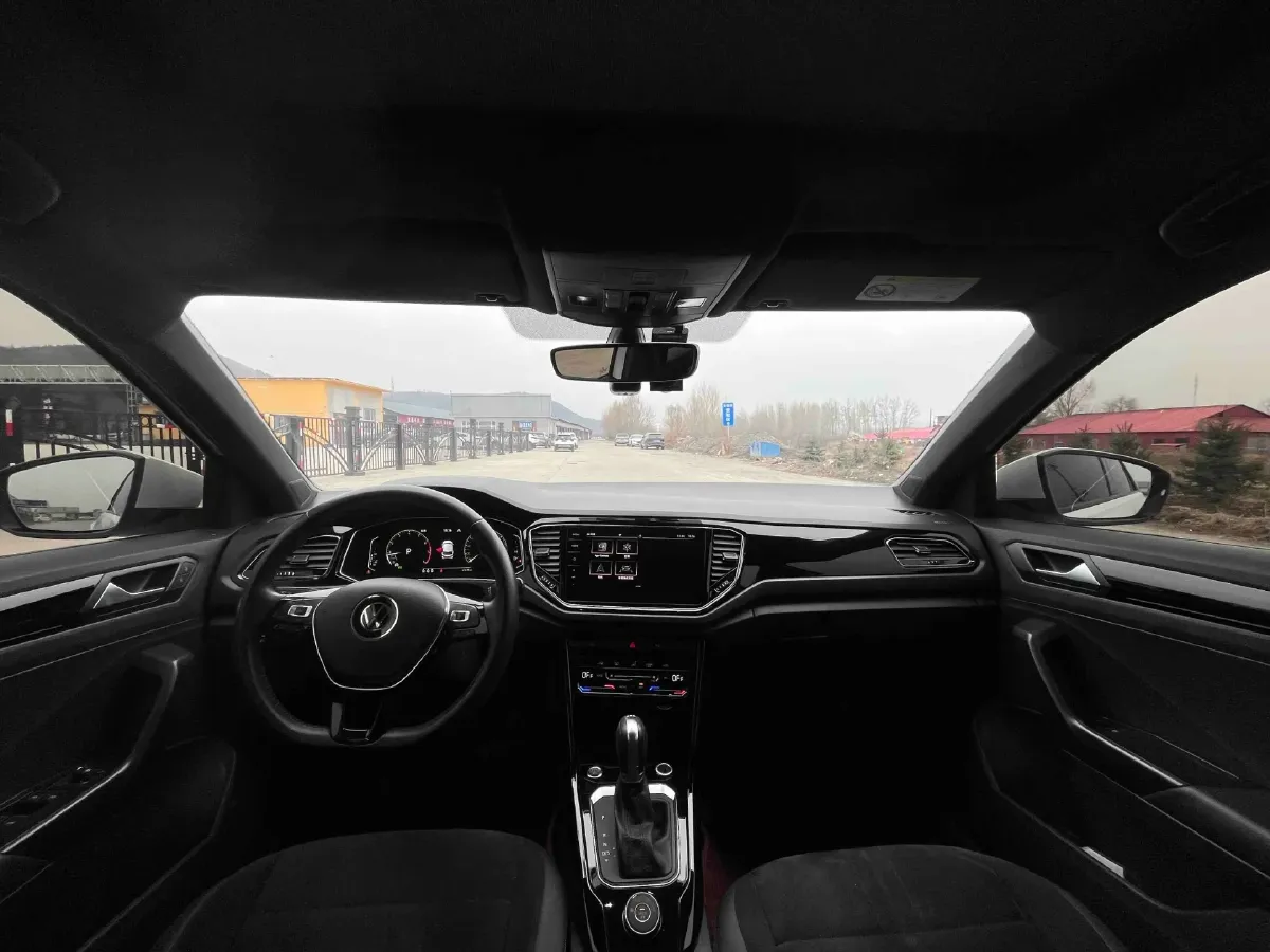 2021 Volkswagen T-Roc 1.4T 150HP L4 7DCT,autocango,china used car exporter,china ev exporter,chinese used car exporter,chinese used ev exporter
