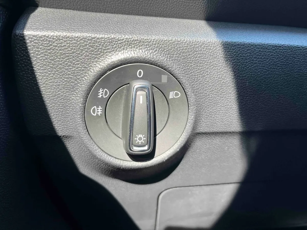 2022 Volkswagen T-Roc 1.4T 150HP L4 7DCT,autocango,china used car exporter,china ev exporter,chinese used car exporter,chinese used ev exporter