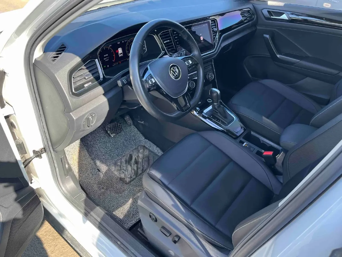 2022 Volkswagen T-Roc 1.4T 150HP L4 7DCT,autocango,china used car exporter,china ev exporter,chinese used car exporter,chinese used ev exporter