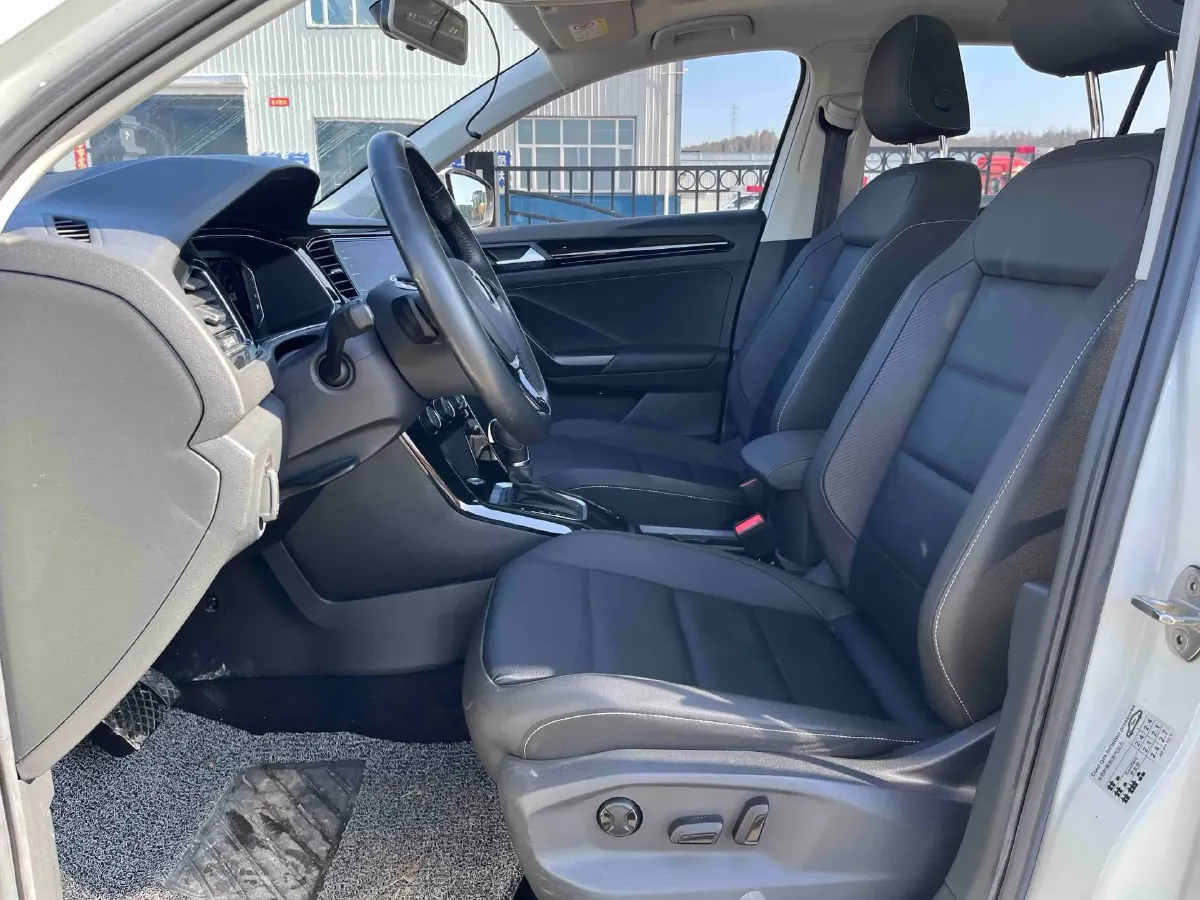 2022 Volkswagen T-Roc 1.4T 150HP L4 7DCT,autocango,china used car exporter,china ev exporter,chinese used car exporter,chinese used ev exporter