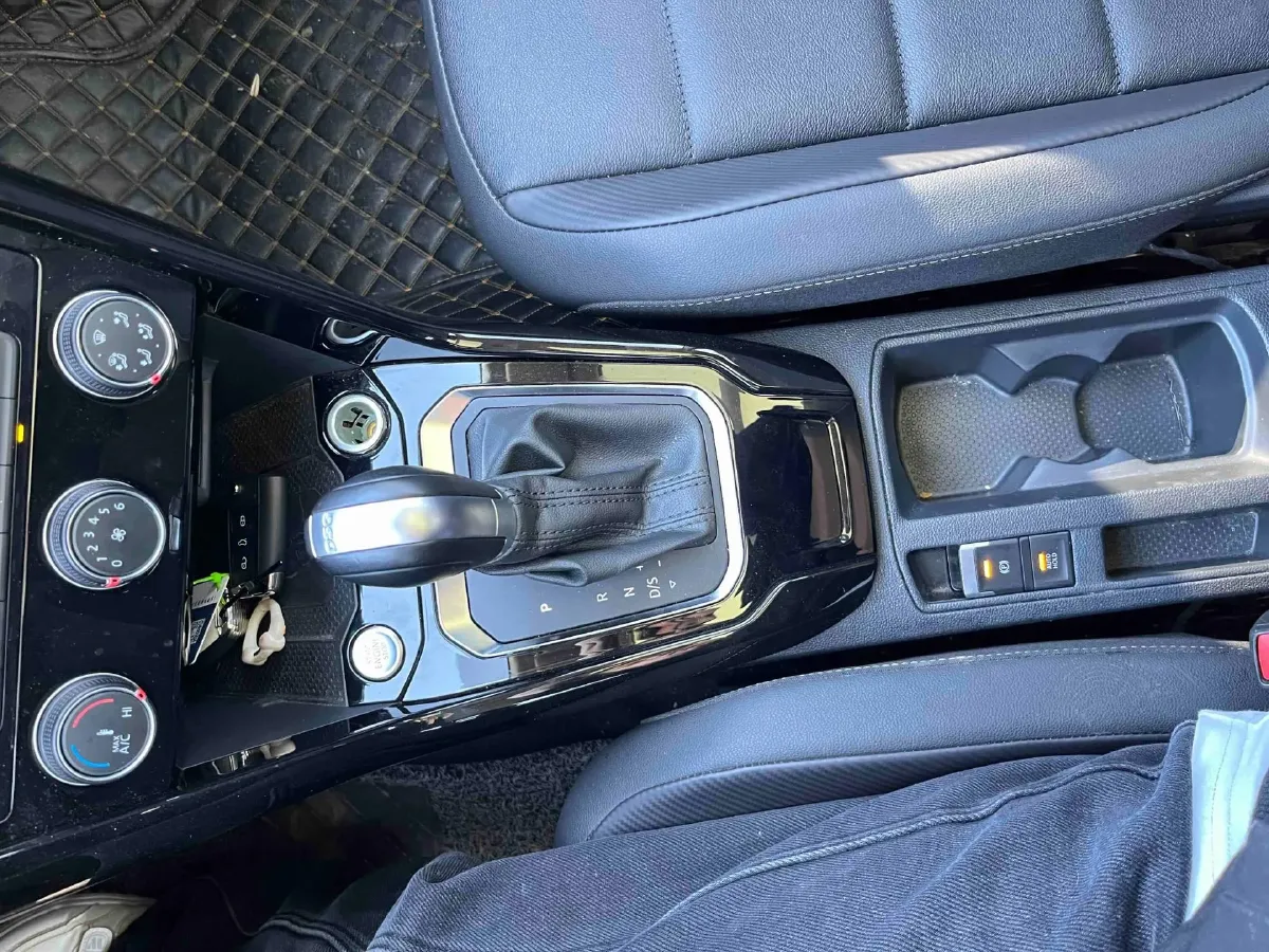 2022 Volkswagen T-Roc 1.4T 150HP L4 7DCT,autocango,china used car exporter,china ev exporter,chinese used car exporter,chinese used ev exporter