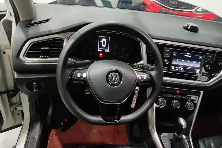 2020 Volkswagen T-Roc 1.4T 131HP L4 7DCT,autocango,china used car exporter,china ev exporter,chinese used car exporter,chinese used ev exporter