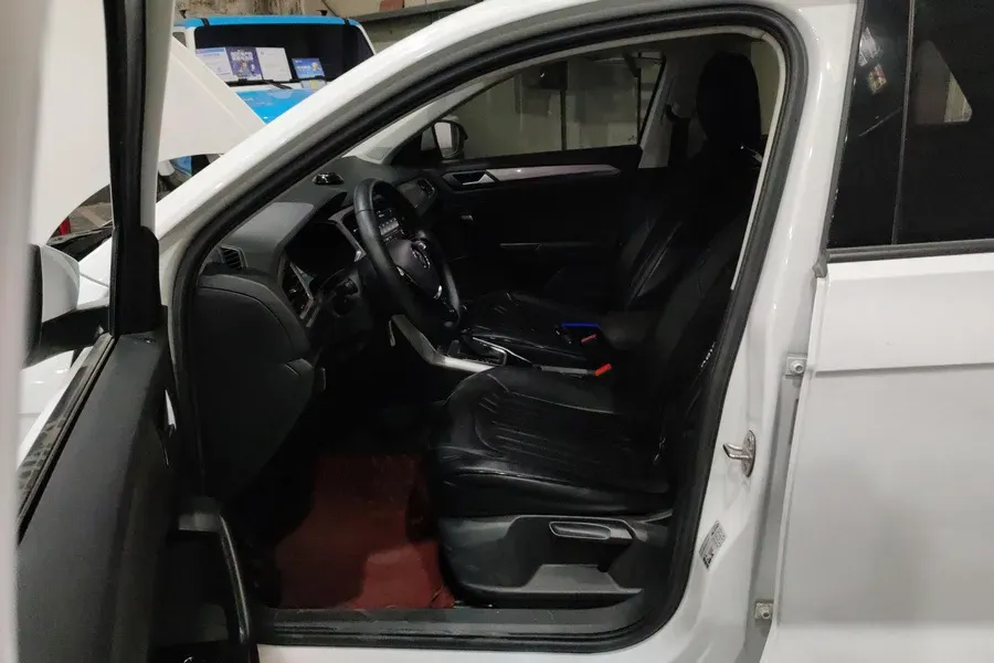 2020 Volkswagen T-Roc 1.4T 131HP L4 7DCT,autocango,china used car exporter,china ev exporter,chinese used car exporter,chinese used ev exporter