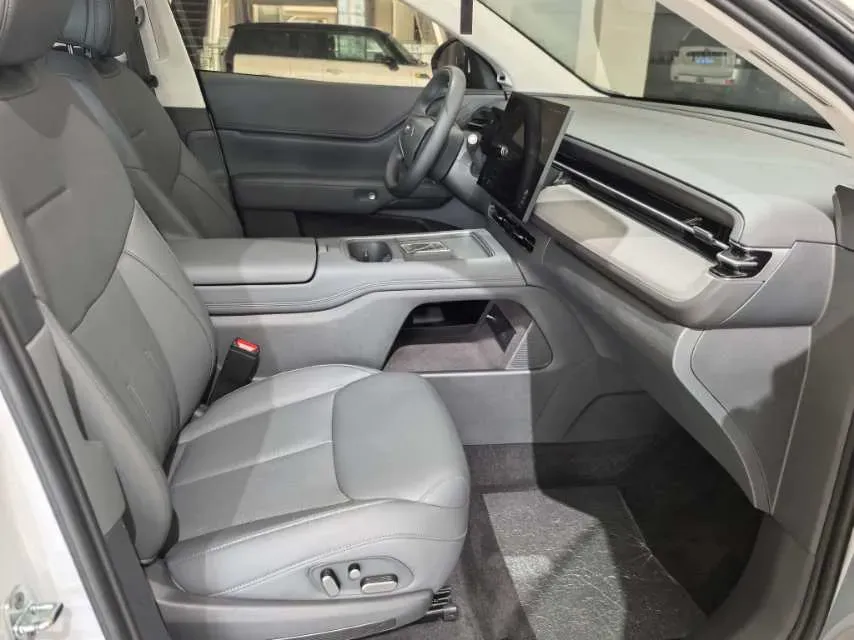 2025 Xpeng G6 BEV 68.5KWH,autocango,china used car exporter,china ev exporter,chinese used car exporter,chinese used ev exporter