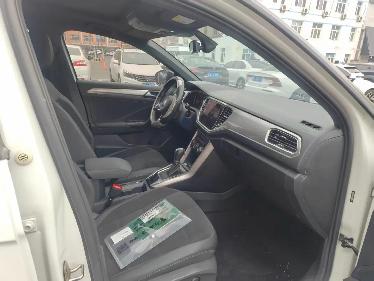 2021 Volkswagen T-Roc 1.4T 150HP L4 7DCT,autocango,china used car exporter,china ev exporter,chinese used car exporter,chinese used ev exporter