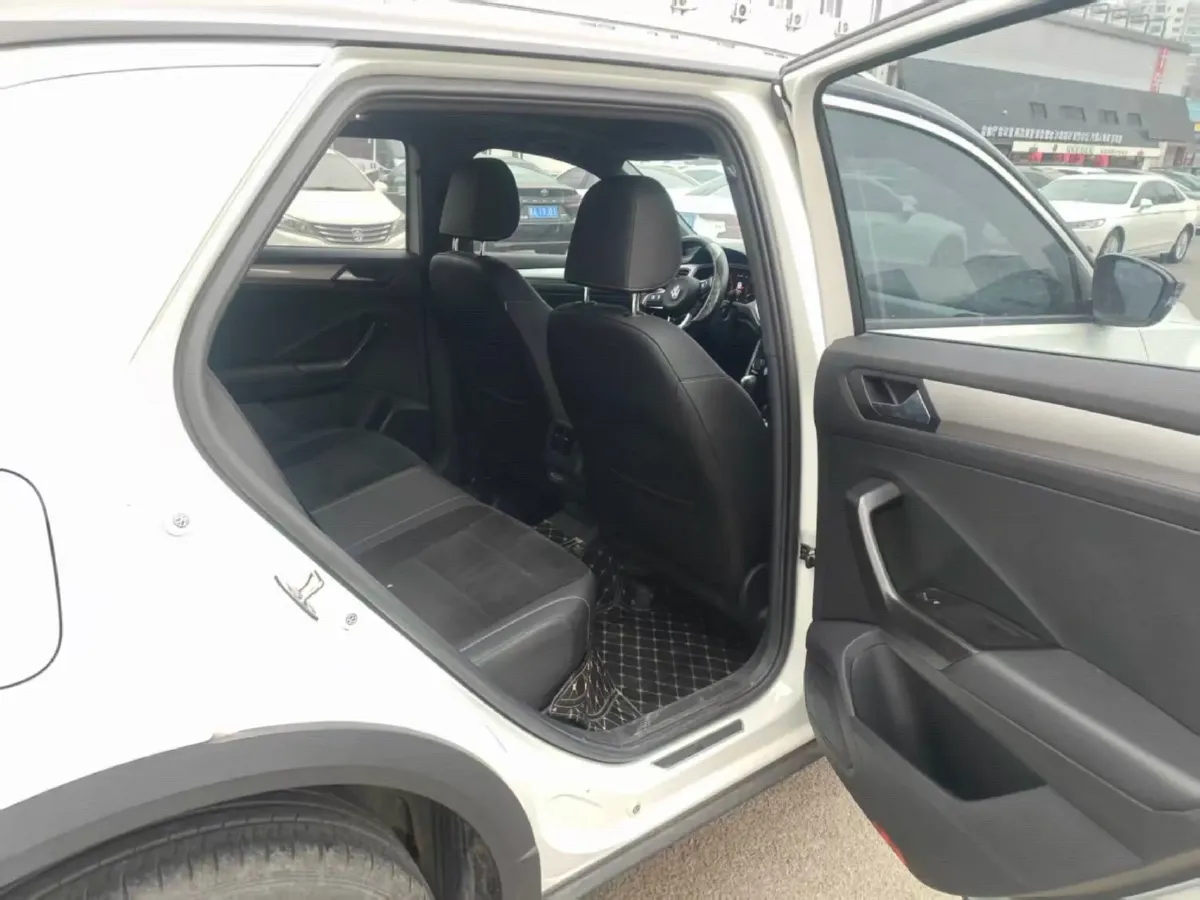 2021 Volkswagen T-Roc 1.4T 150HP L4 7DCT,autocango,china used car exporter,china ev exporter,chinese used car exporter,chinese used ev exporter