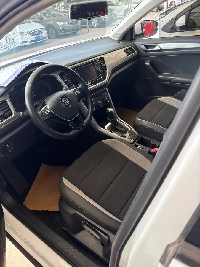 2020 Volkswagen T-Roc 1.4T 131HP L4 7DCT,autocango,china used car exporter,china ev exporter,chinese used car exporter,chinese used ev exporter