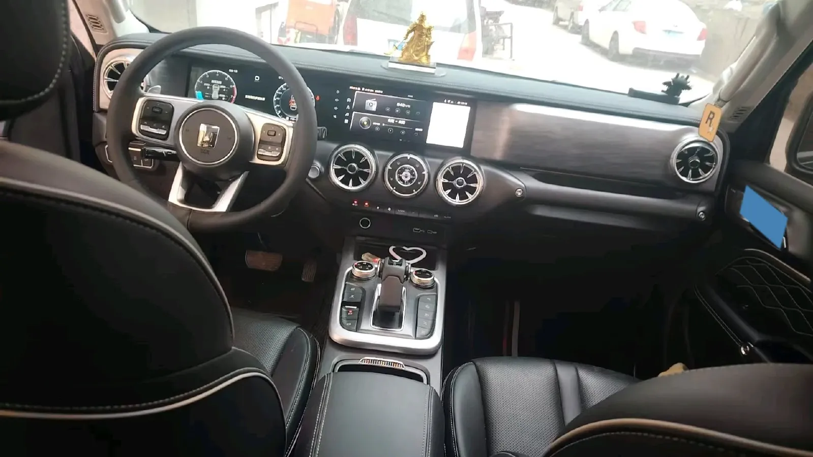 2023 Tank 300 2.0T 227HP L4 8AT,autocango,china used car exporter,china ev exporter,chinese used car exporter,chinese used ev exporter