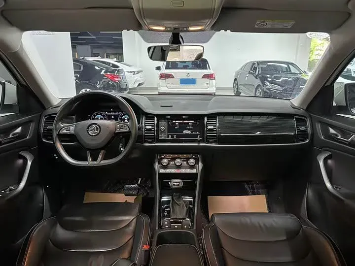 2019 Skoda Superb 2.0T 220HP L4 7DCT,autocango,china used car exporter,china ev exporter,chinese used car exporter,chinese used ev exporter